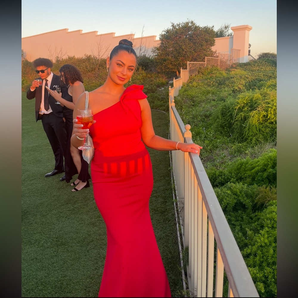 Elegant Red One-Shoulder Dress